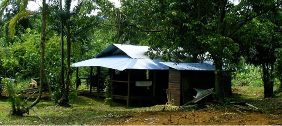 Carbet installé sur le site d’exploitation REXMA en Guyane